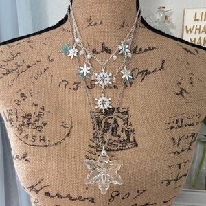 Magical Silver Snowflake Necklace Set